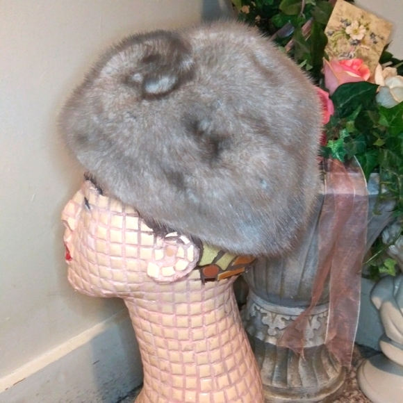 Vintage 50-60's, Silver/Gray Mink Jackie O Style Pill Box Hat, Designed By Nikki - Picture 3 of 13